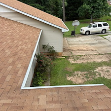 House-Washing-and-Gutter-Guard-Installation-in-Simpsonville-SC 4